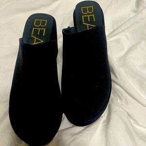 Brand new never‎ worn slip on clogs